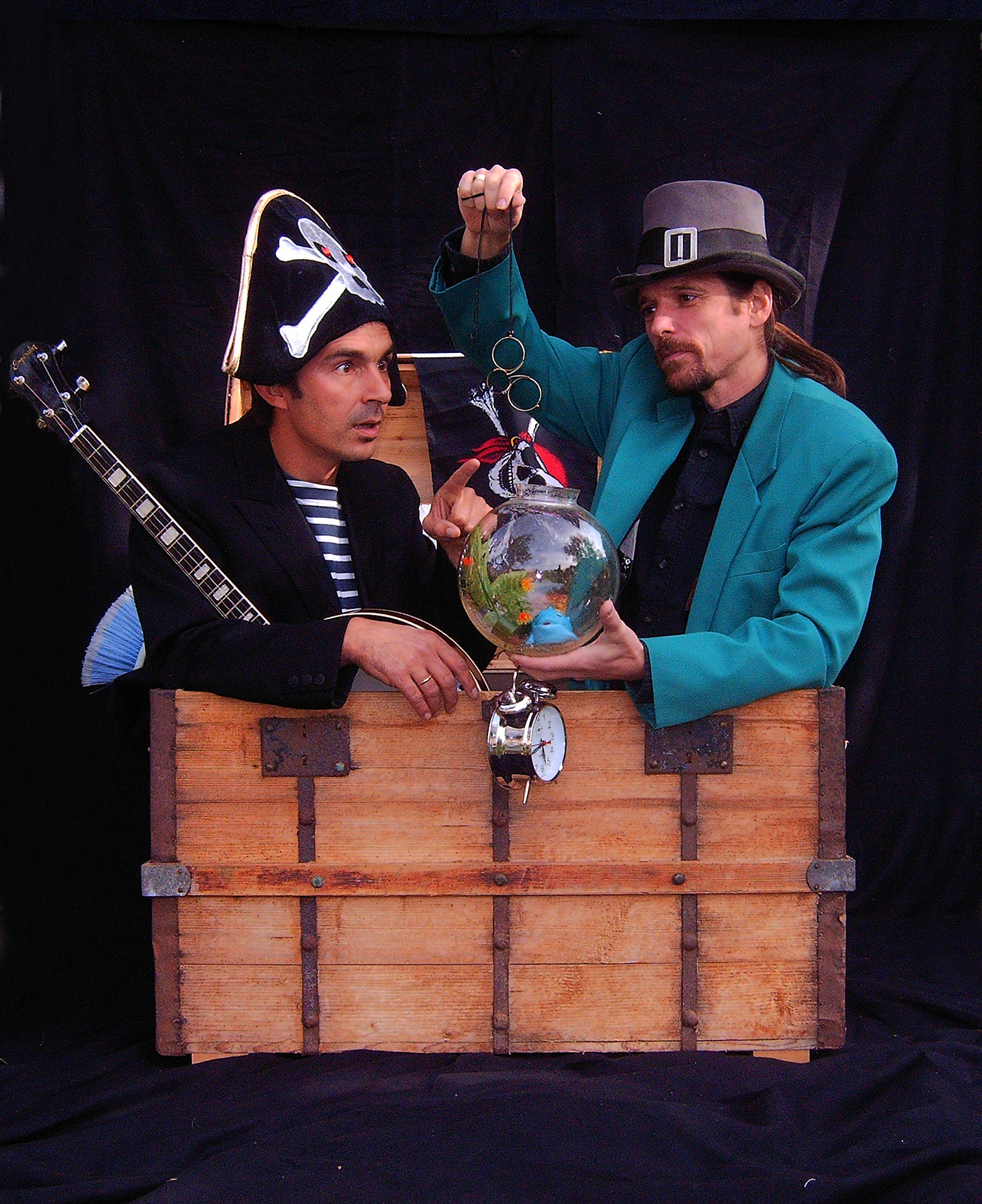 In „RatzFatz - Schwarze Katz“ geht es um die Alltags-Abenteuer: Socken fressende Waschmaschinen, einen Oktopus namens Otto uvm.