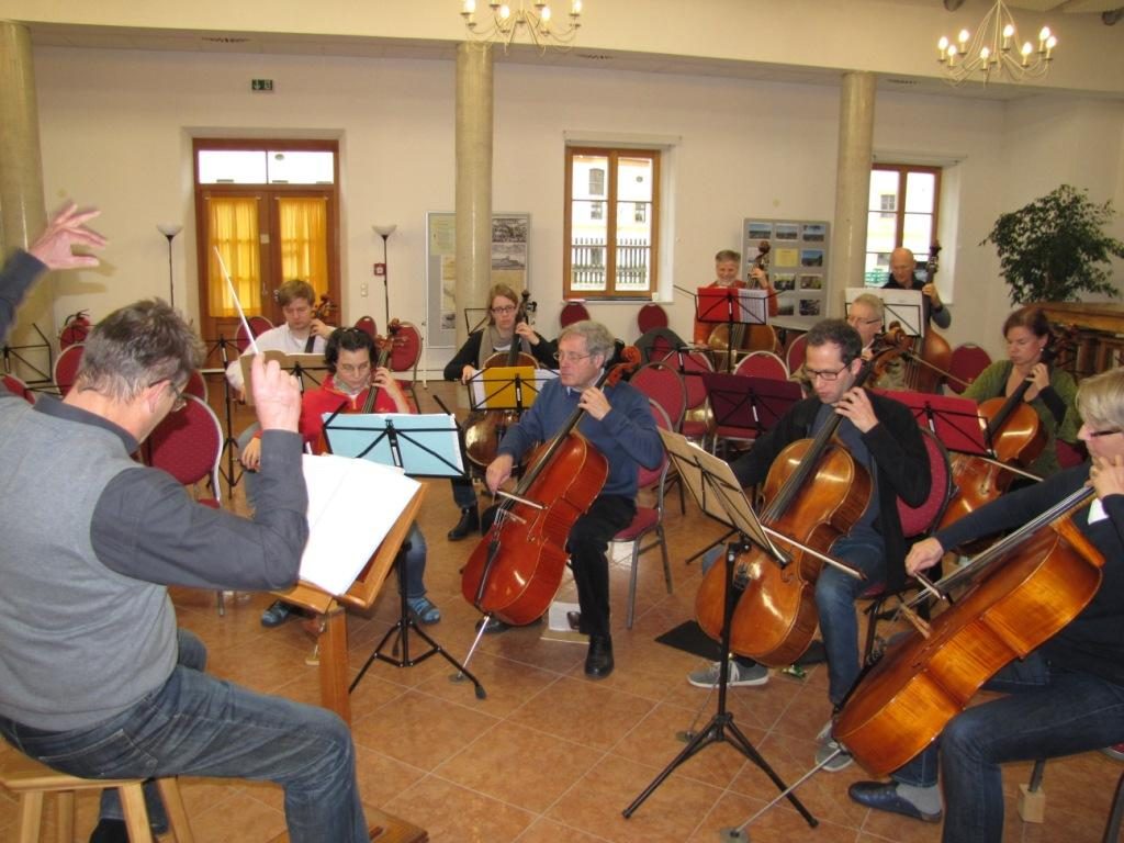 AOVM-Stimmenprobe-Celli-1024×768 Der Akademische Orchesterverband München e.V. ist das älteste Münchner Universitätsorchester, es wurde 1898 gegründet.