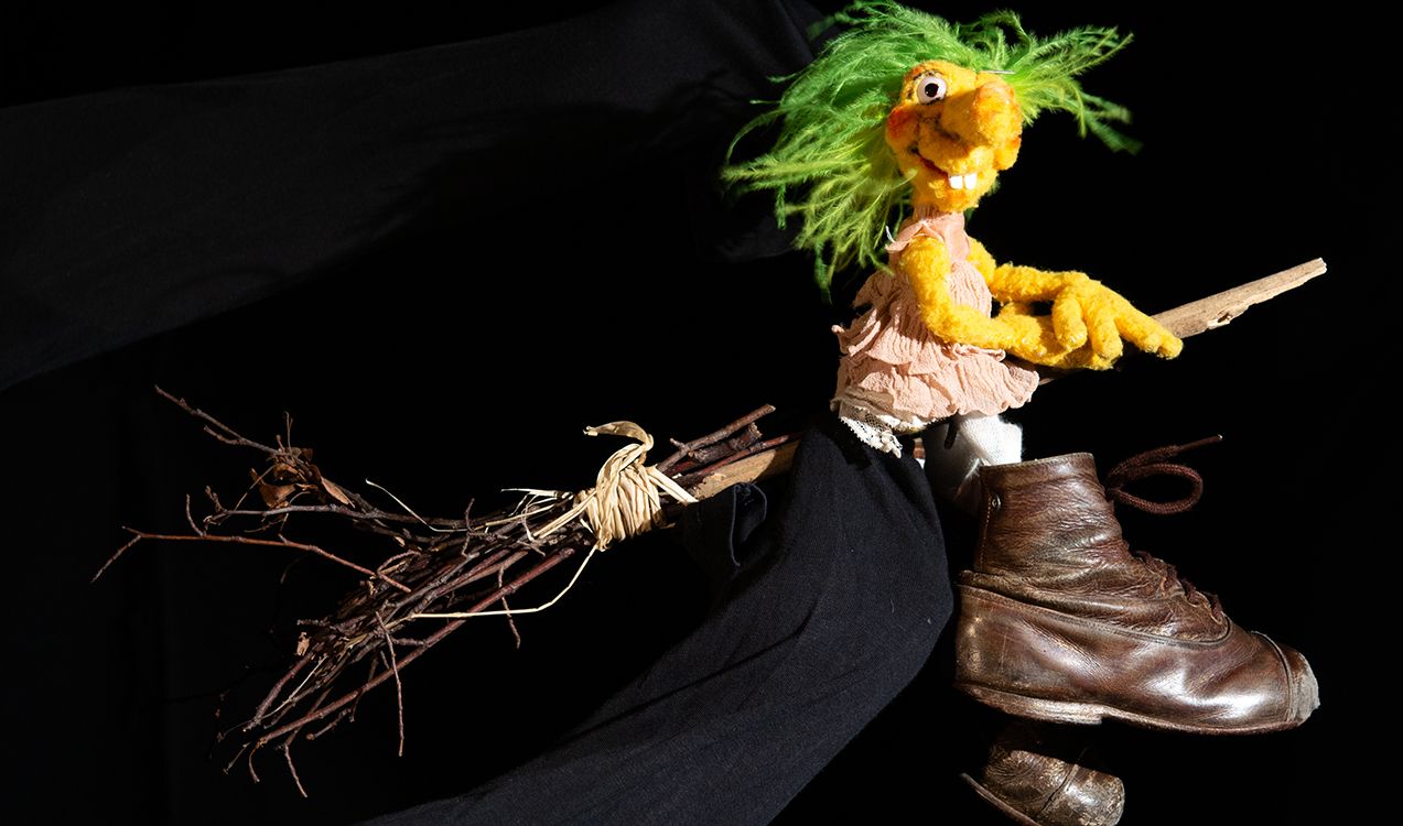 Ein-Besen-fuer-Hexe-Hilda Ein Figurentheaterstück mti Hexe Hilda für Zuschauer ab 3 Jahren.