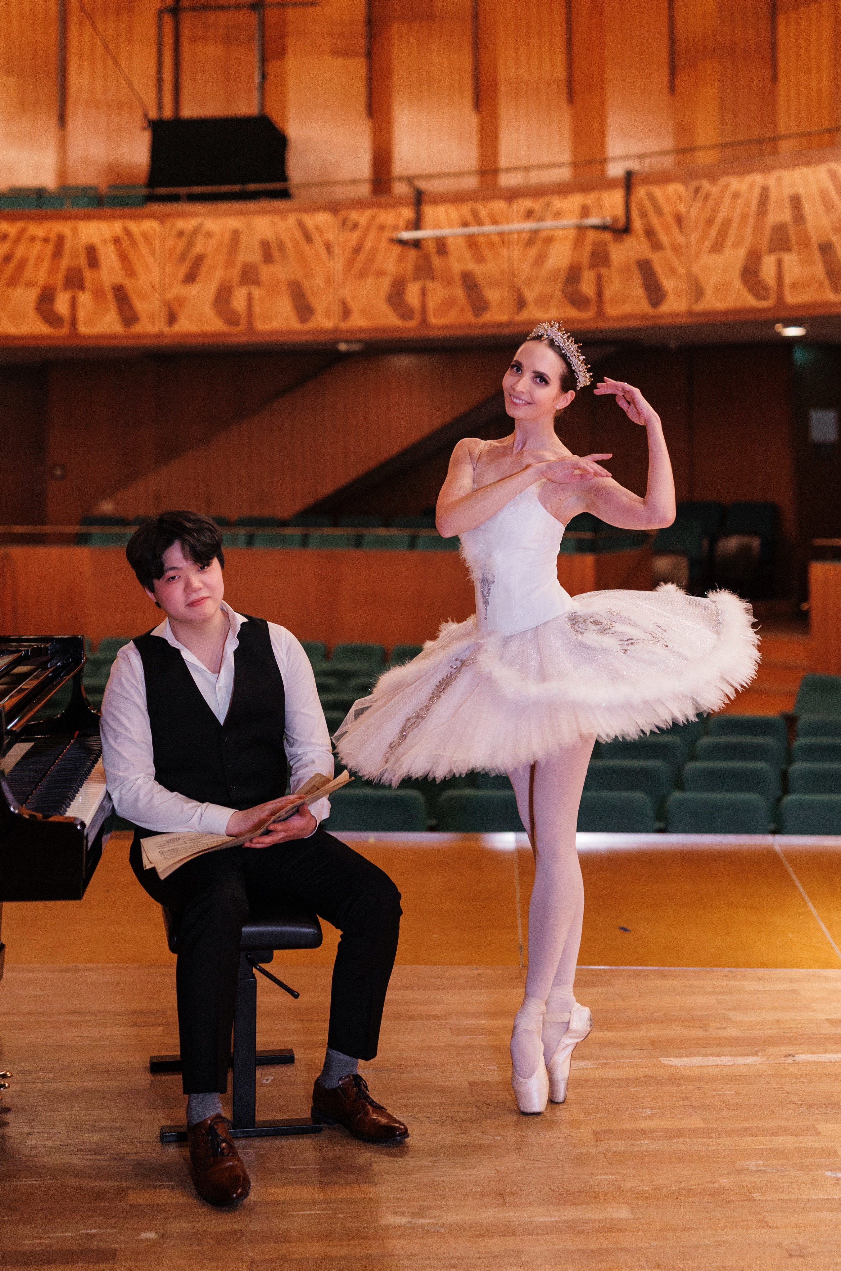 Naoe Sasaki und Tatiana Gribov spielen Piano en Pointe – Nussknacker