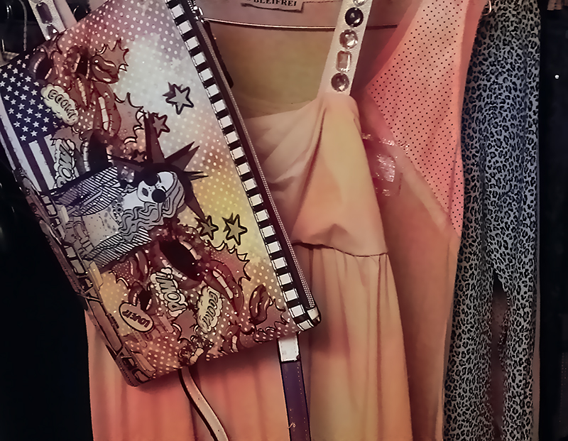 Koloriertes-Modedetail-und-Accessoires Verhelfen Sie Erstklassigem auf dem umworbenen Seconhand-Markt zu einem zweiten Leben.